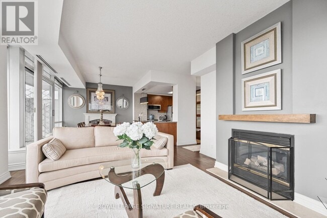 Building Photo - 500 Queens Quay W