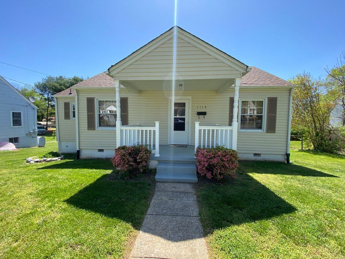 Primary Photo - Beautiful 2 bed 1 bath in the heart of Alt...
