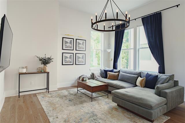 Foto del edificio - 381 E Greenbriar Ln