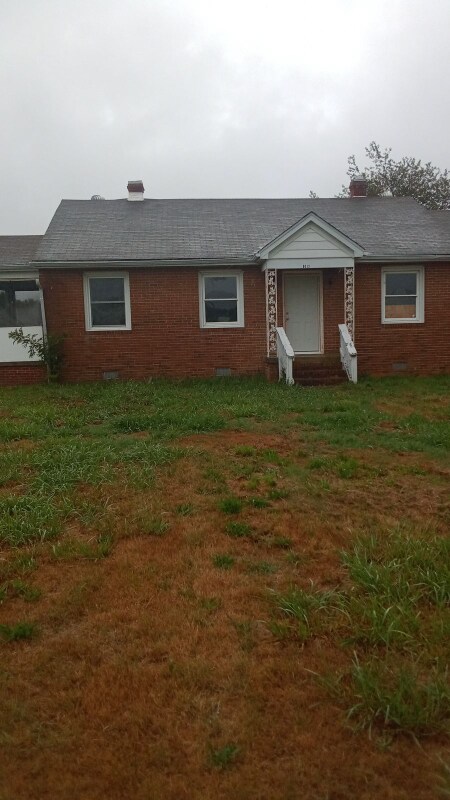 Building Photo - 8013 Walnut Grove Rd