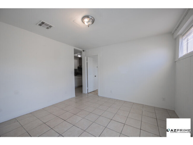 Foto del edificio - Step into comfort and simplicity with this...