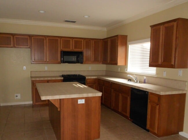 Foto del edificio - 3 bedroom 2 bath house in Yuba City