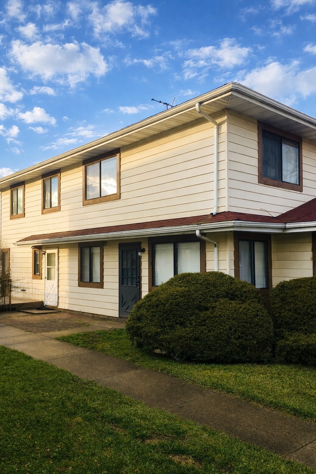 Building Photo - 6883 Fillmore Dr