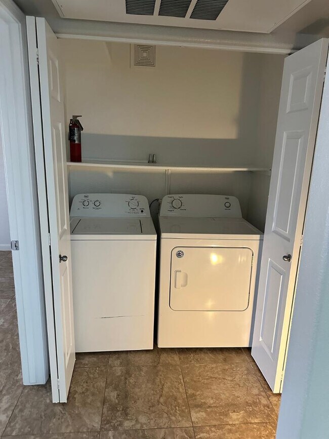 Foto del edificio - 1295 N Ash St