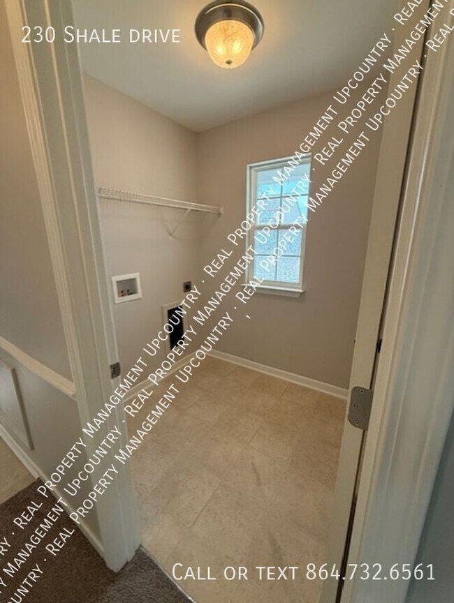 Foto del edificio - 230 Shale Dr