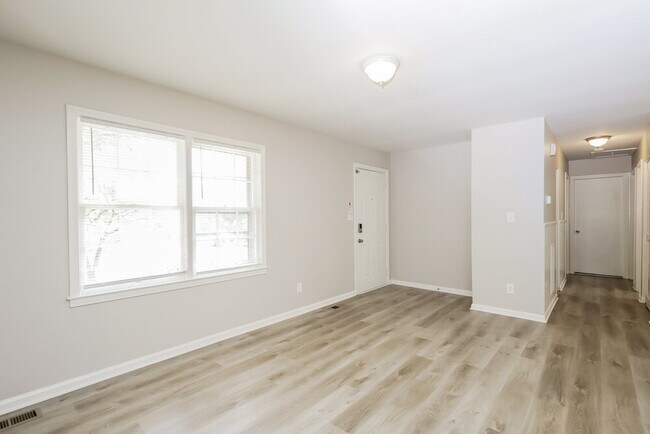 Foto del edificio - 1556 Wren Rd