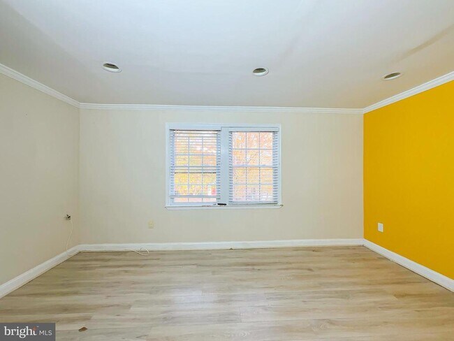 Building Photo - 2102 Suitland Terrace SE