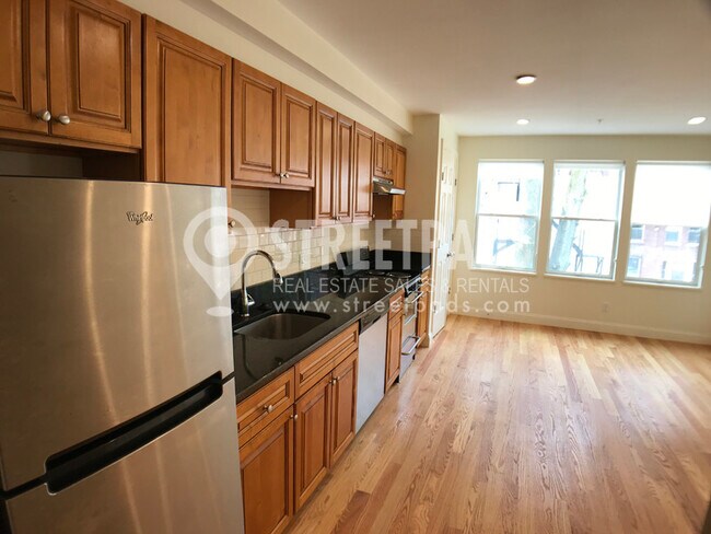 Cocina/Sala de estar - 379 Harvard St