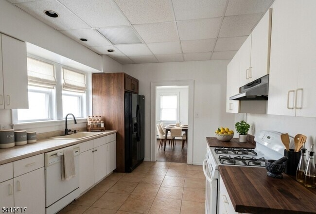 Foto del edificio - 244 W Scott Ave