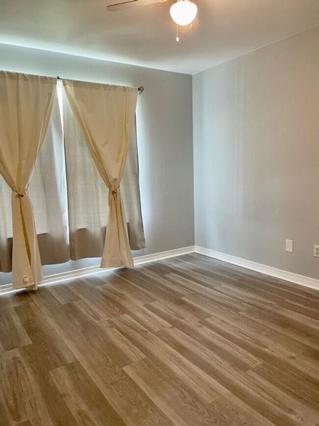 Foto del edificio - Newly UPDATED 3/2 HOME located in the HEAR...