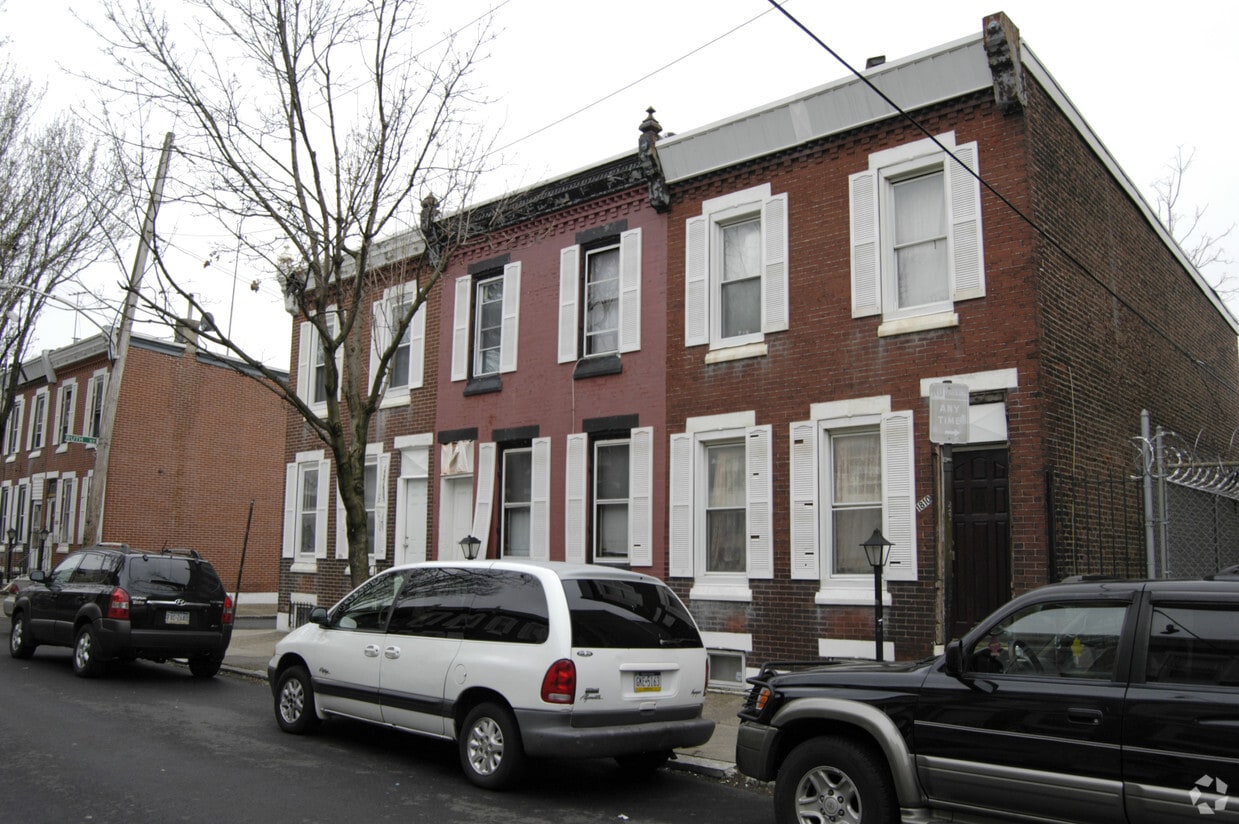 Building Photo - 1812 E Clementine St