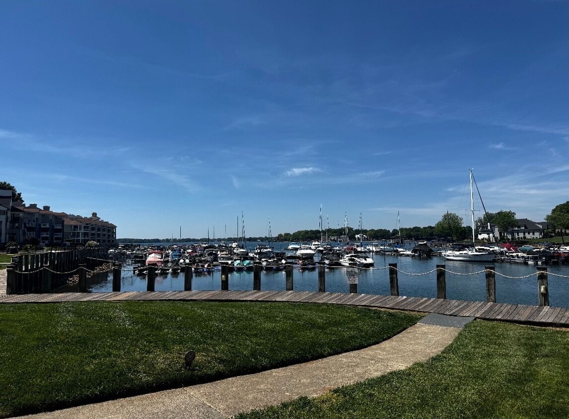 Foto del edificio - 3BR Townhome - Lake Living in Vineyard Point with Boat Slip Access Near Lake Norman