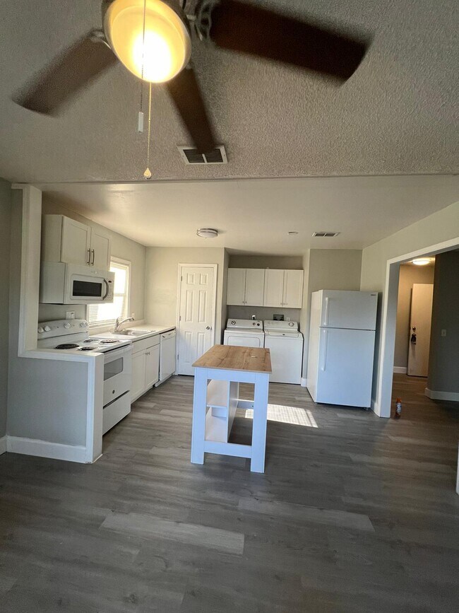 Foto del edificio - 1113 Pinewood Dr NE