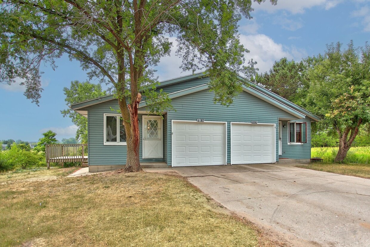 Primary Photo - Private & Cozy Duplex In Prime Holland Loc...