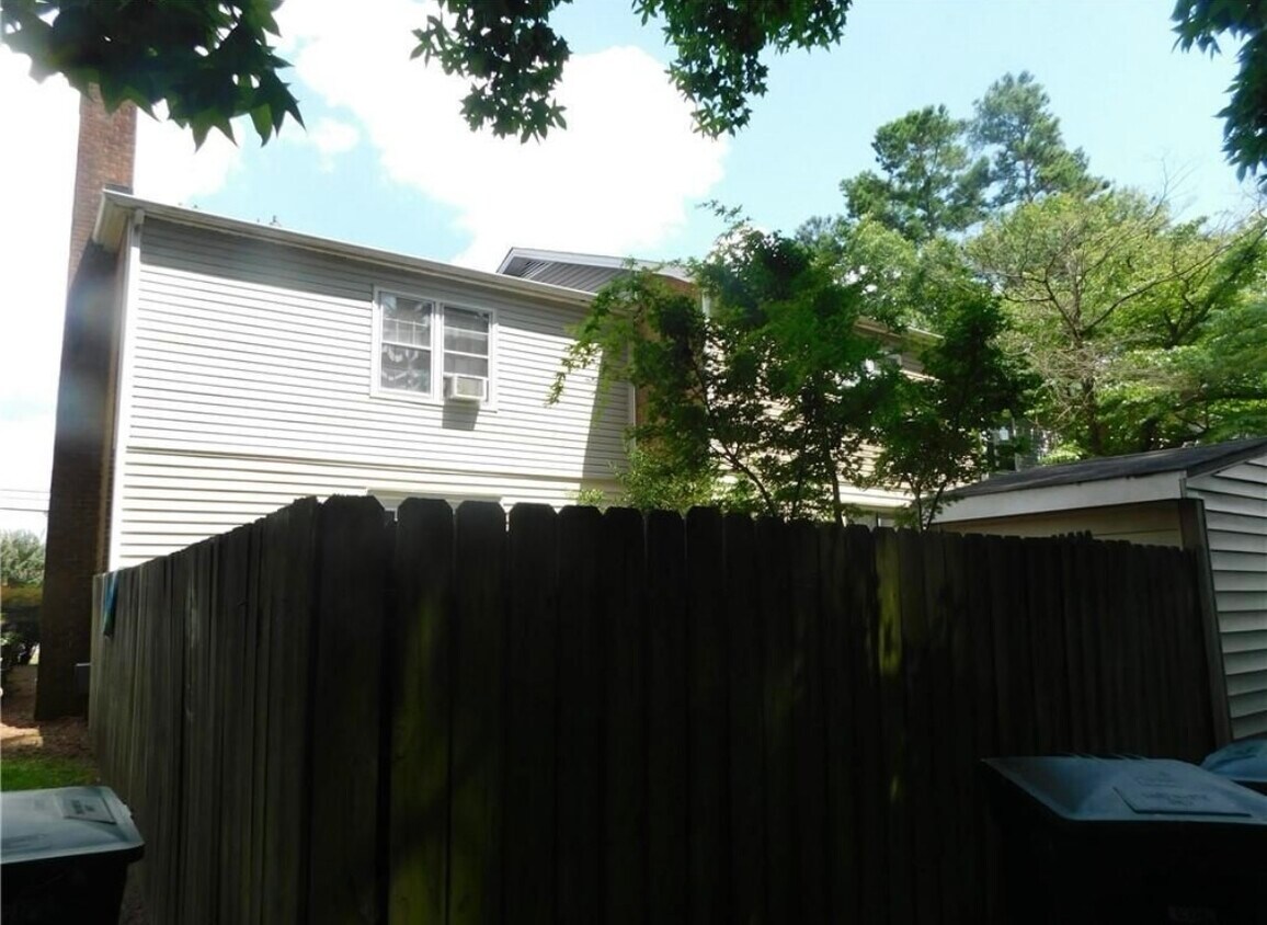 Foto del edificio - 3516 Fayetteville Rd