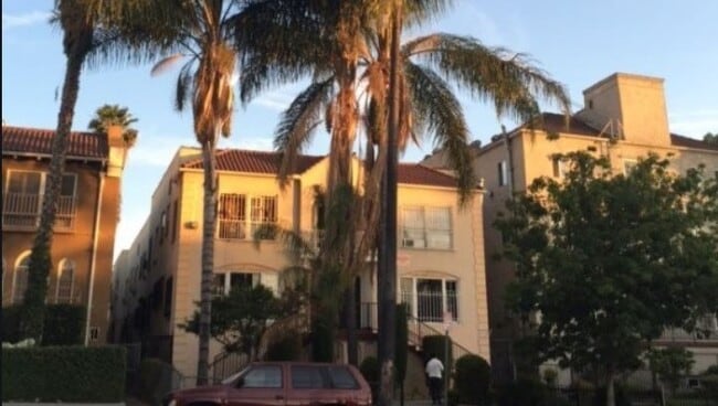 Vista de calle - 4156 Rosewood Ave