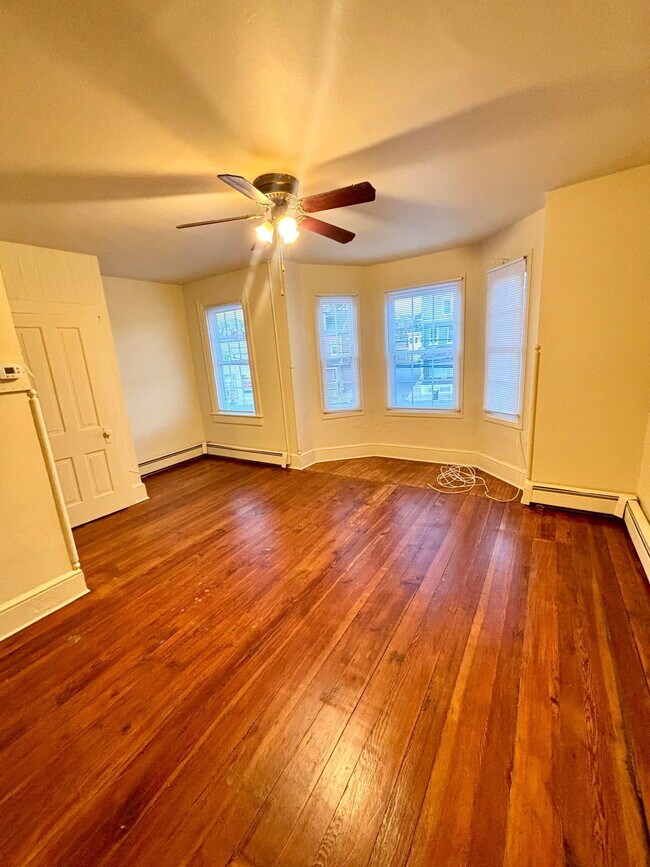 Foto del edificio - 690 Columbia Ave