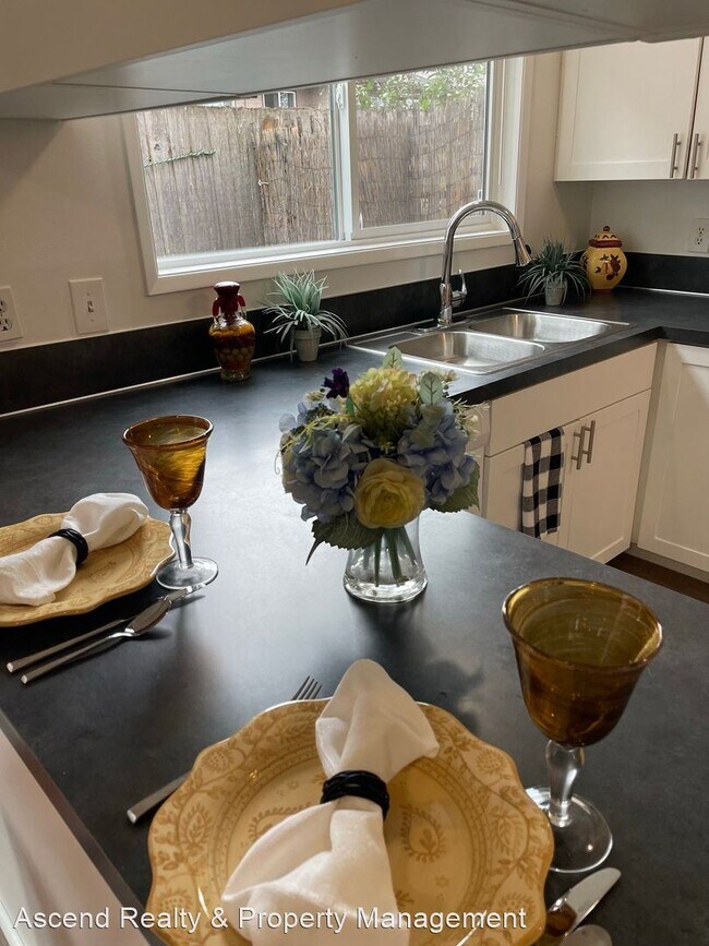 Foto del edificio - 3 br, 2.5 bath House - 1129 NE 69th Ave