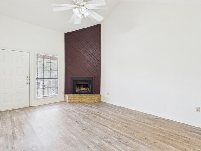 Foto del edificio - 1802 Woodsman Dr