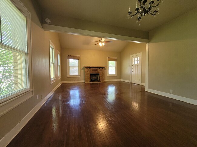 Foto del edificio - 2307 Austin Ave