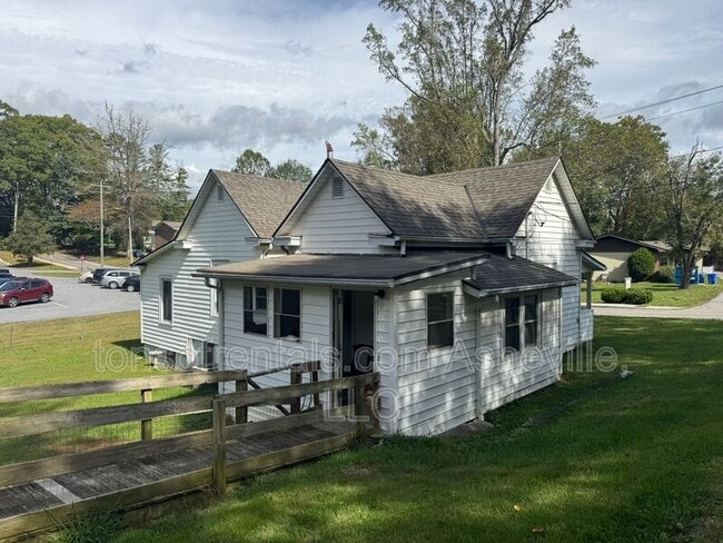Foto del edificio - 121 Oakdale St