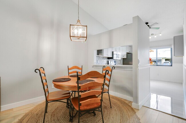 Foto del edificio - 148 Moccasin Trail S