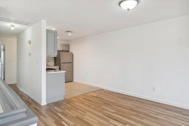 Foto del edificio - 5103 Liberty Ave