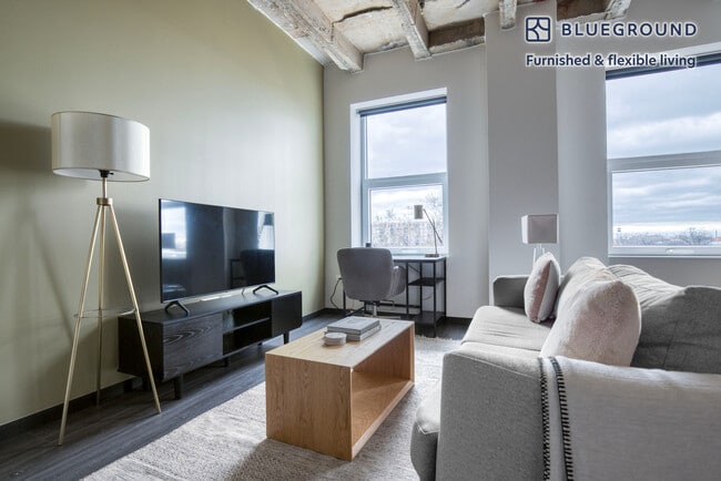 Foto del edificio - 150 N Ashland Ave
