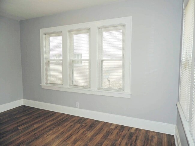 Building Photo - 3 Bed - 1 Bath Colonial is available for Rent!