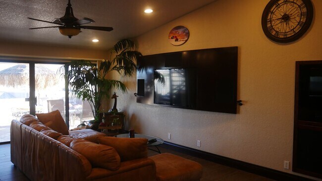 Building Photo - MUST SEE! Beautiful Winter Rental with Wat...