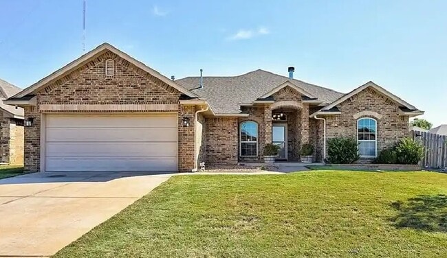 Building Photo - 3300 Marilyn Dr