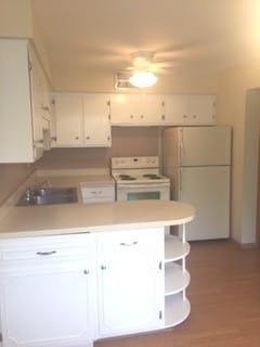 Building Photo - 2025 Maple Rd