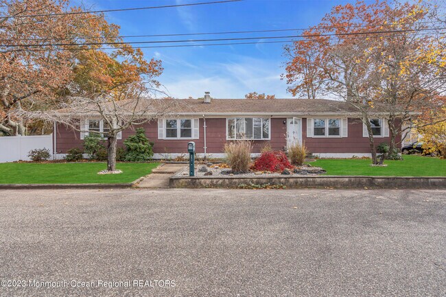 Building Photo - 1237 Mizzen Ave