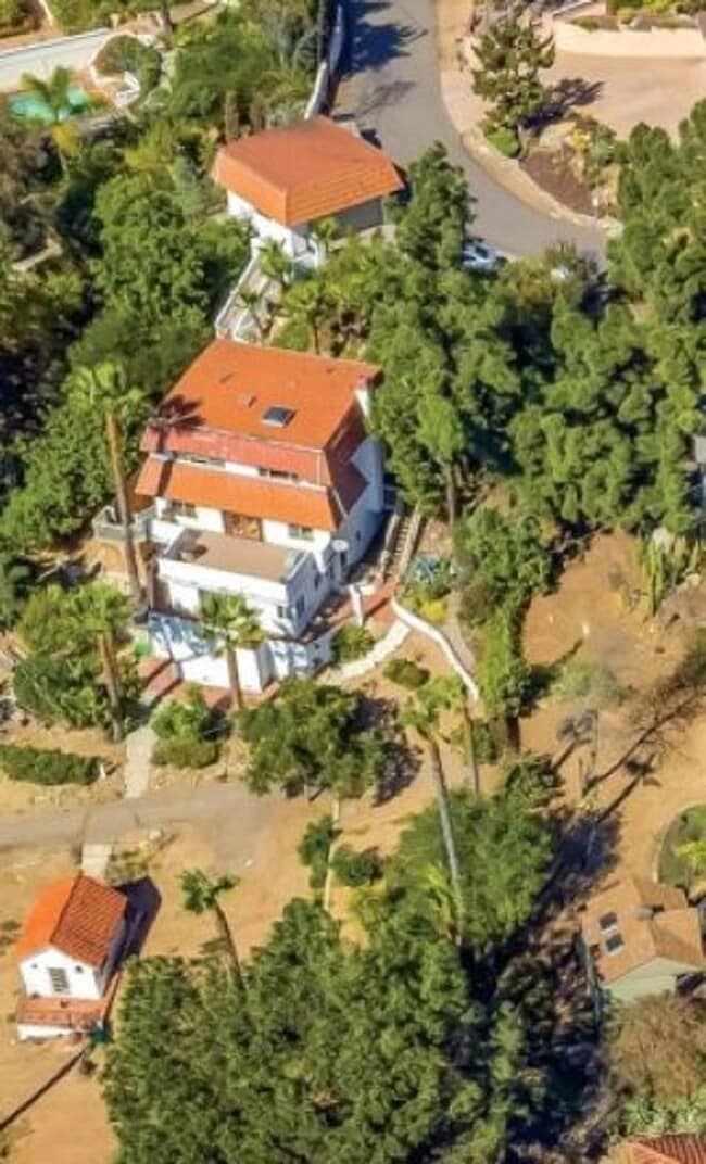 Building Photo - 1.5 Bedrooms - 1.5 Bathrooms Split Level House -  Mt. Helix Artist’s Colony Executive Rental