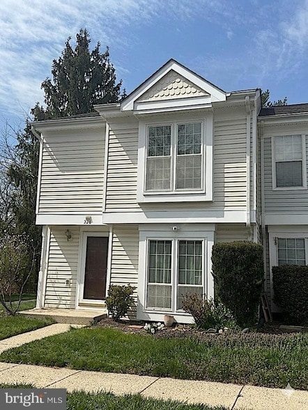 Building Photo - 326 Lancaster Square