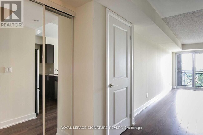 Photo du bâtiment - 2 Eva Rd