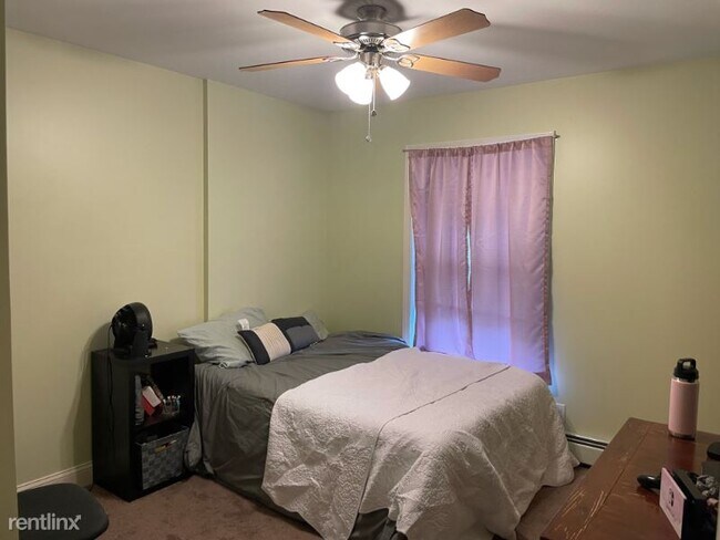 Building Photo - 2 br, 1.5 bath Townhome - 2 Tyler St