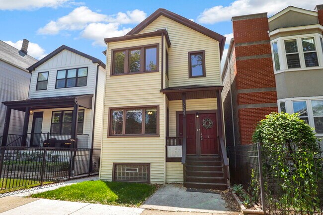 Building Photo - 2637 W Homer St