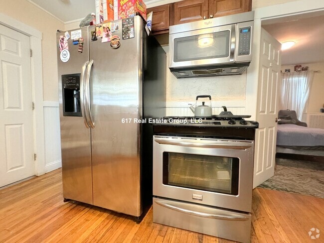 Building Photo - 62 Litchfield St