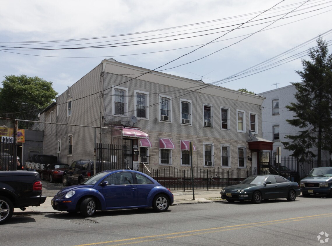 Primary Photo - 557-55 E Jersey St