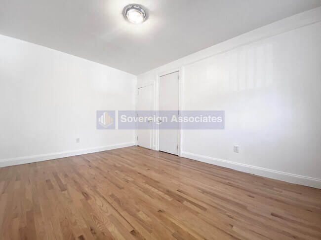 Foto del edificio - 762 RIVERSIDE DRIVE