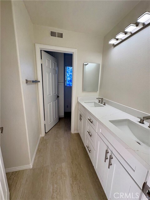 Foto del edificio - 26601 White Oaks Dr