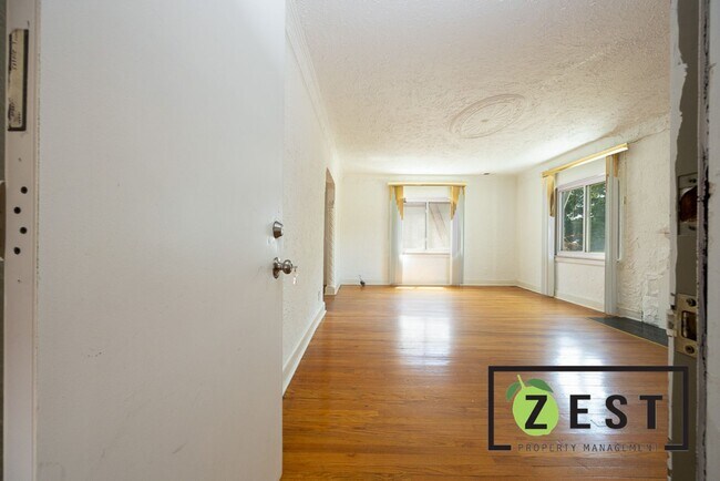 Foto del edificio - 17352 Roselawn St