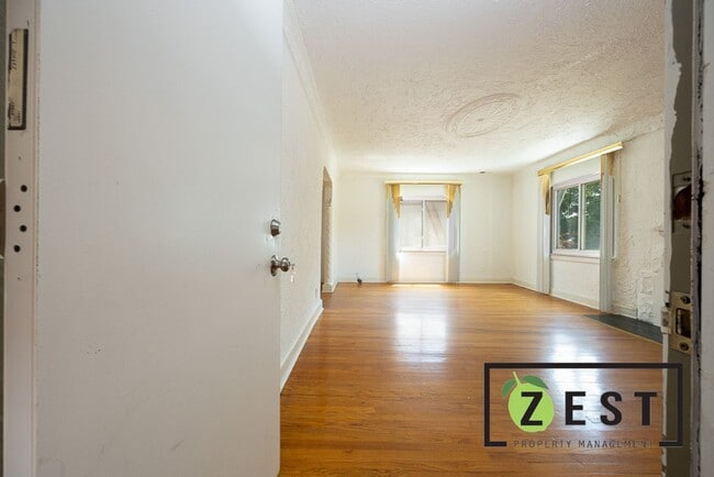 Building Photo - 17352 Roselawn St