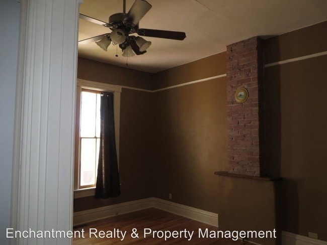 Building Photo - 306 W 10th St