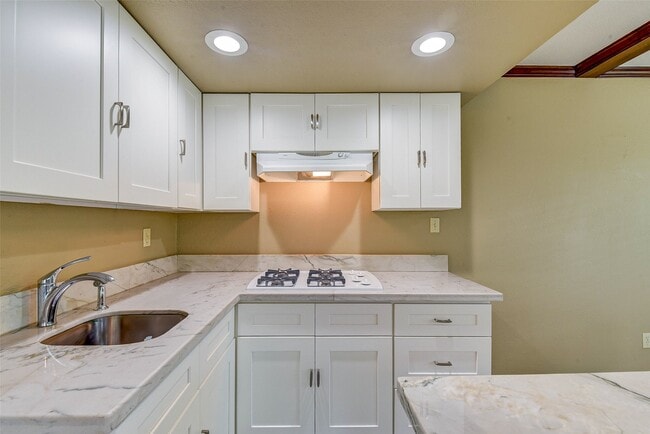 Foto del edificio - 15606 Dawnbrook Dr