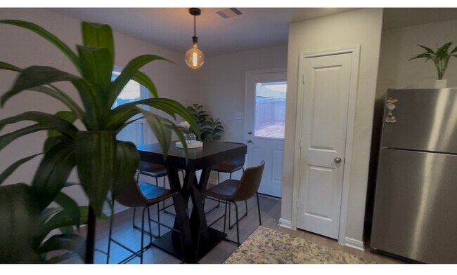 Building Photo - 16351 Sweet Grv Dr