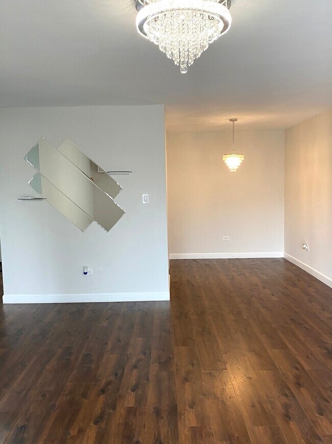 Foto del edificio - 8974 N Western Ave