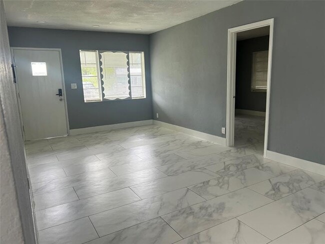 Foto del edificio - 2218 Roosevelt St