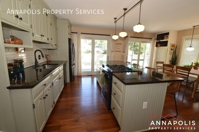 Building Photo - 3061 shad place